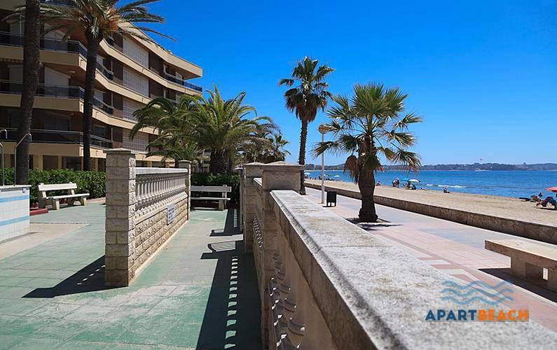 Apartbeach Marina Playa Climatizado Y Vistas Playa Apartment Кембрилс Екстериор снимка