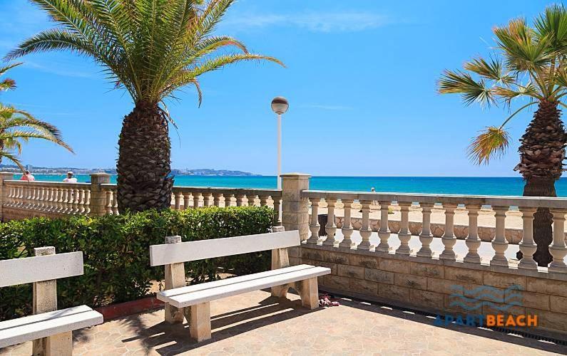 Vacaciones Frente Playa Y Climatizado Apartment Кембрилс Екстериор снимка